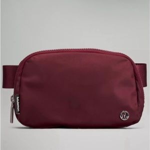 NWT Lululemon beltbag in burgundy
